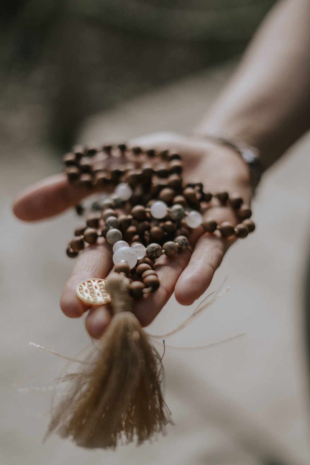 Mala-Kette als Symbol für Achtsamkeit – Retreat-Catering aus Dortmund